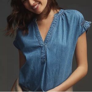 Jodifl Blue Denim Blouse Size Large v-neck, ruffled short sleeves chambray